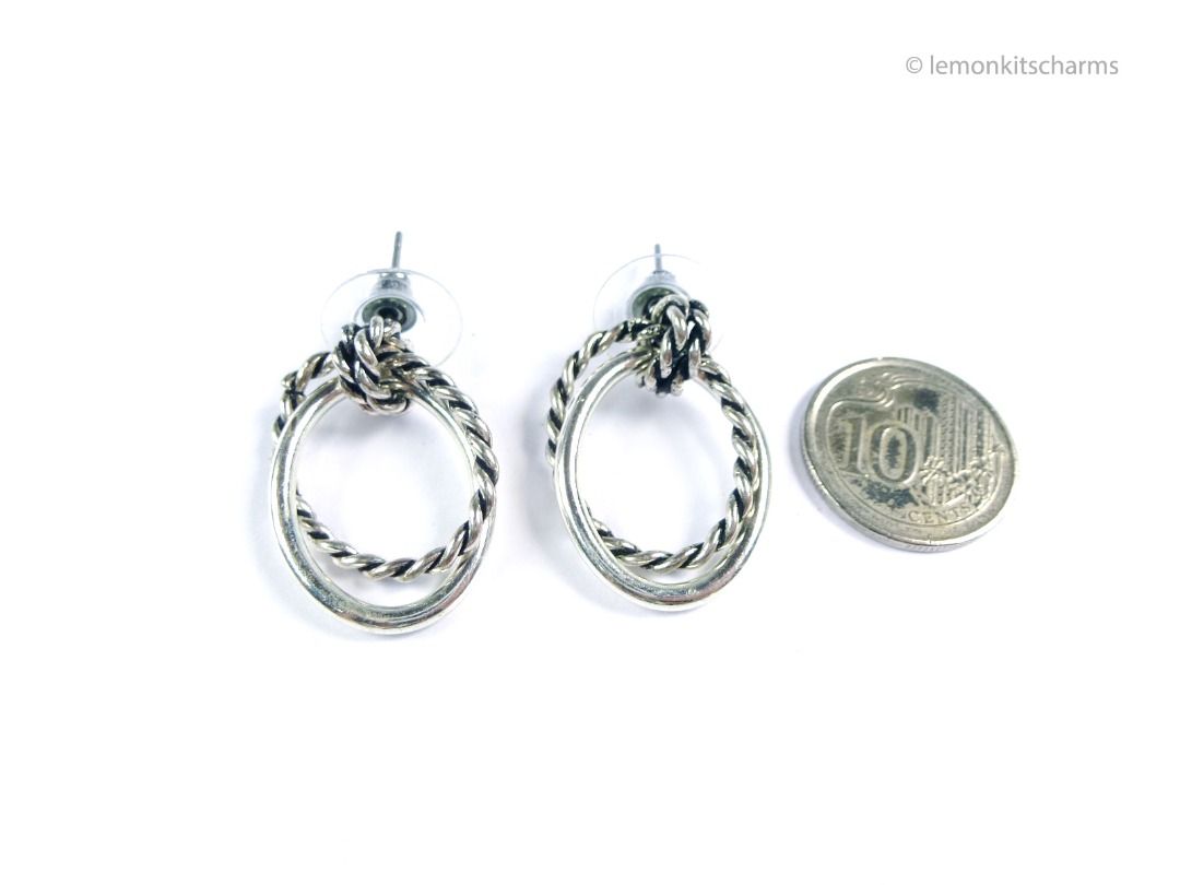 Vintage 1990s Silvertone Roped Doorknocker Pierced Earrings, er2691-ci (Category: Earrings) located in Singapore. Submitted by lemonkitscharms (Listing ID 1380134505, Image 3). Description: Vintage 1990s - Y2K Silvertone Roped Doorknocker Styled Earrings, for pierced ears. Clutches are new. Very good condition. Double interlooping oval rings with roped design. Price excludes postage. Check my profile for postage rates. Size: 26 x 17mm - Sorry NO 