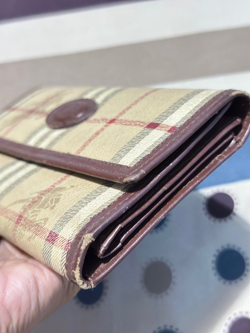 Original Vintage Burberry Nova Check long wallet (Category: Luxury Bags & Wallets) located in General Santos City (Dadiangas). Submitted by toysville888 (Listing ID 1380248402, Image 2). Description: Original Burberry long wallet. genuine leather ‼️✅ PLEASE READ FIRST ✅. i do combine shipment to save on shipping cost.. 🕹️ 80 lng po sf from here sa mindanao, (kung may ISSUE kayo sa shipping fee,hanap po ibang seller 🕹️ i do COMBINE SHIPMENT to S