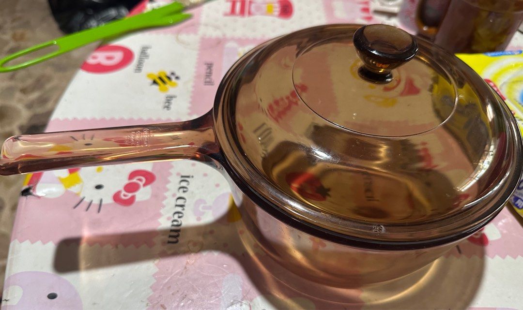 Vision Corning France 1.5L (Category: Cookware & Accessories) located in Antipolo. Submitted by queens.collections (Listing ID 1380169483, Image 1). Description: With minor chips in the cover.