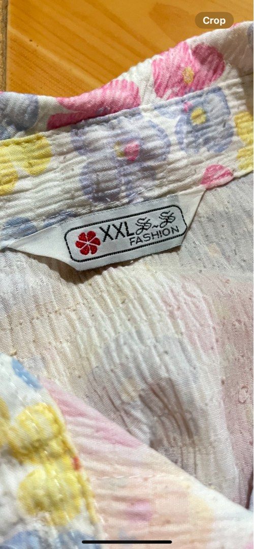 xxl y2k floral polo (Category: Others Tops) located in San Isidro. Submitted by cailego (Listing ID 1380208349, Image 3). Description: y2k floral polo xxl.