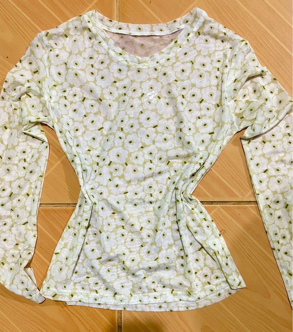 y2k fairycore floral mesh top (Category: Longsleeves) located in San Isidro. Submitted by cailego (Listing ID 1380201942, Image 1). Description: y2k fairycore floral mesh top xs-s.