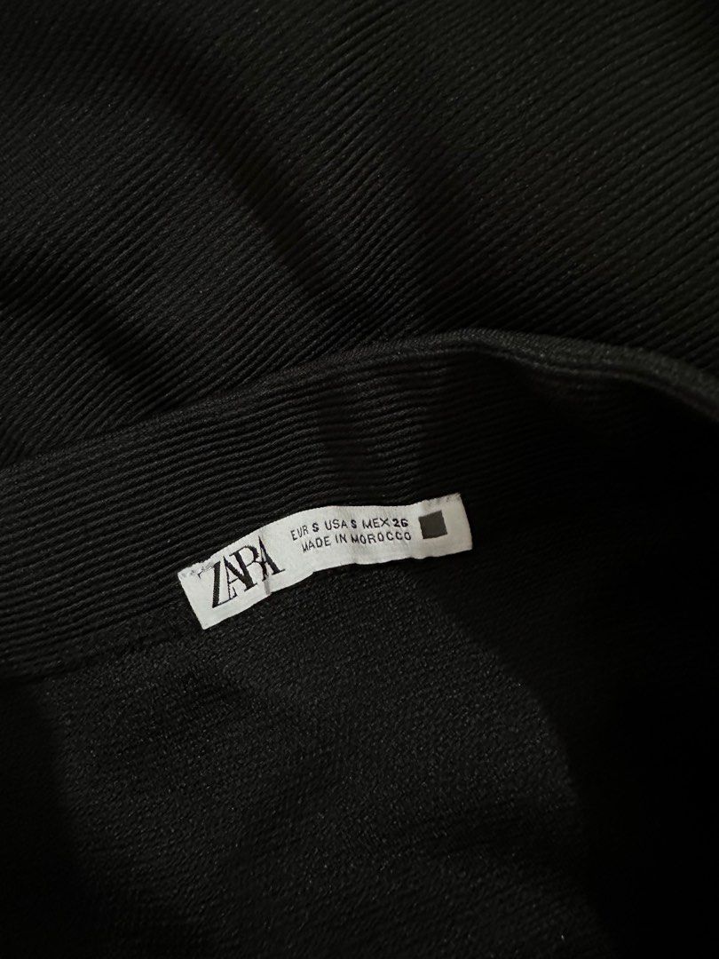 Zara Black Midi Skirt with Front Slit (Category: Skirts) located in Manila. Submitted by minniemuse (Listing ID 1380185561, Image 3). Description: Brand: Zara Color: Black Size: Small (Stretchy Fabric) Style: Midi Skirt with Front Slit RFS: decluttering unused items.