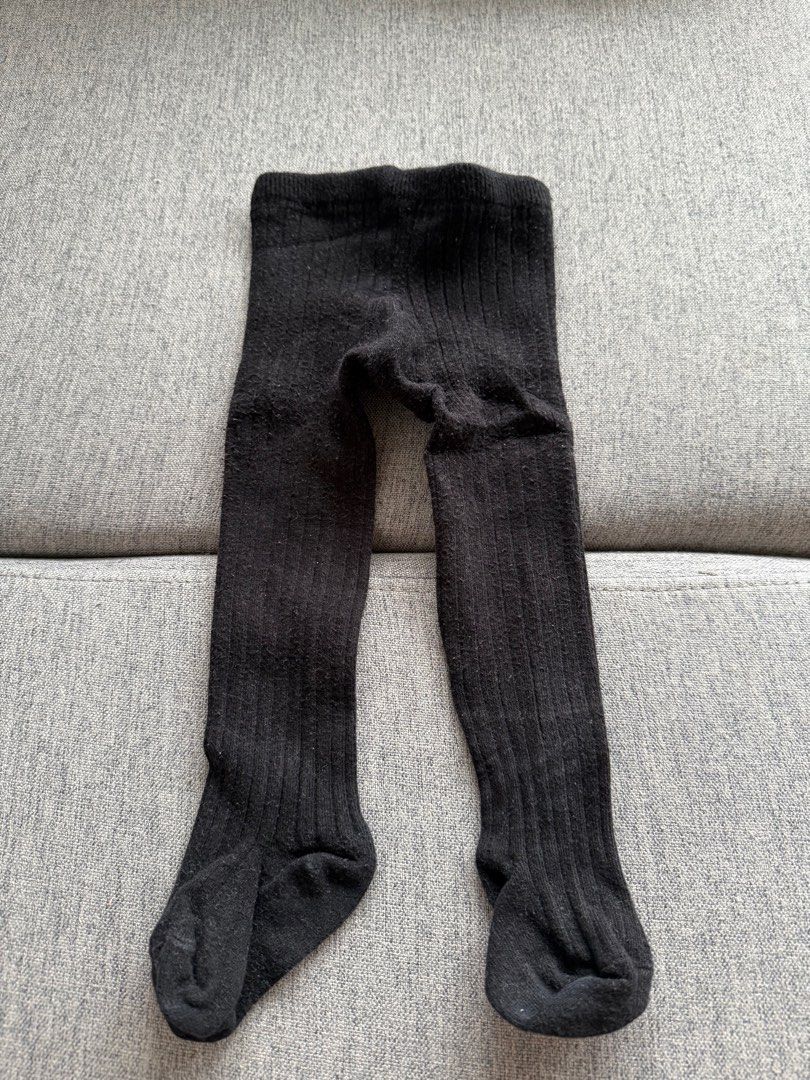 Zara leggings (Category: Babies & Kids Fashion) located in Singapore. Submitted by bm0109 (Listing ID 1380177930, Image 1). Description: Zara leggings (thick) Available in grey and black 12-24m For fall/winter trips.