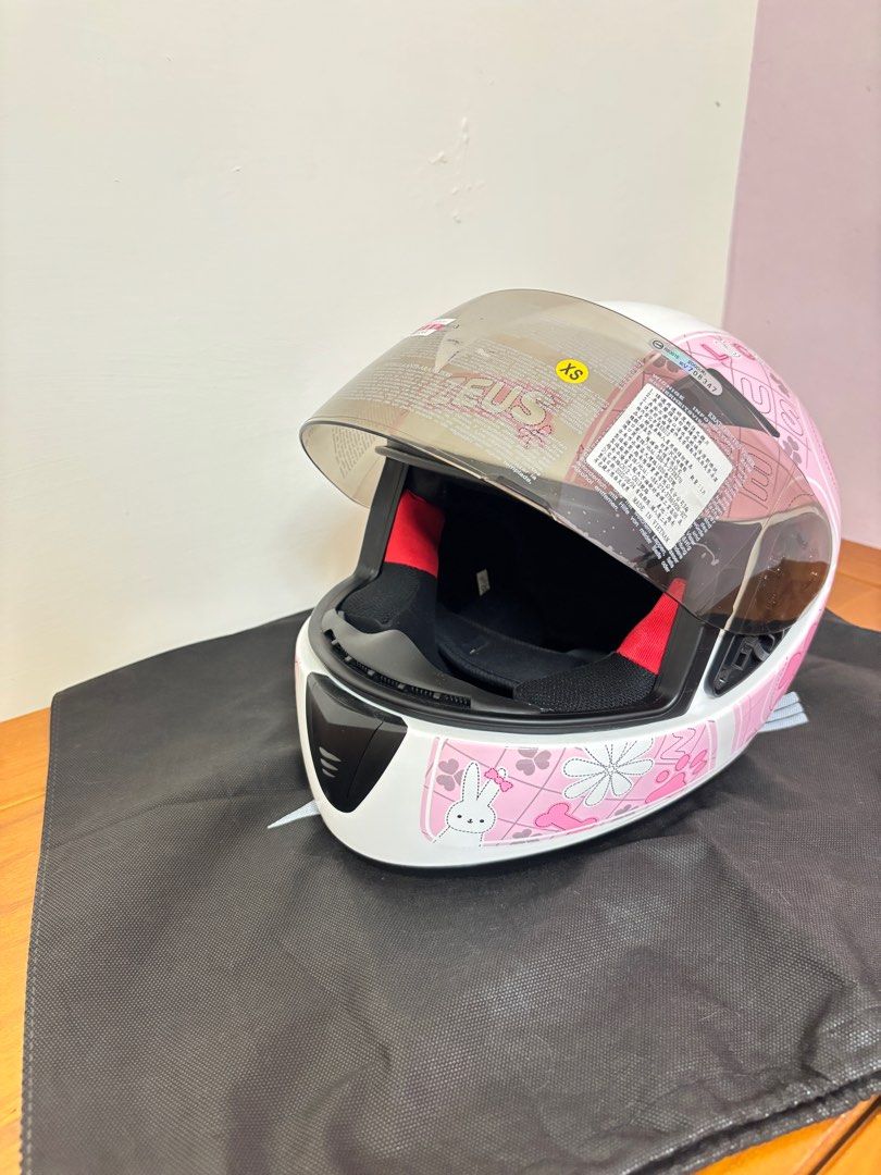 由 0211eva (刊登 ID 1380137362，圖片 2) 提交，位於 高雄市 (Kaohsiung) 的 ZEUS安全帽 ZS-2000C F62 白粉 小頭 女生 全罩帽 (類別：汽機車零配件)，說明：如圖全新未使用,適合青少年女生小頭女生,門市正品。