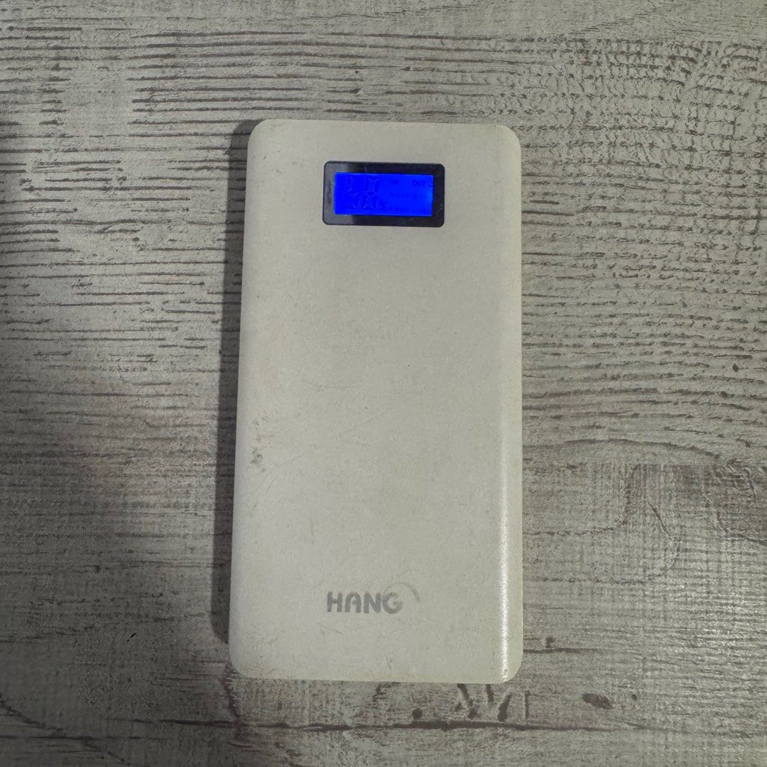 由 krrrreuyy (刊登 ID 1380427661，圖片 1) 提交，位於 新北市 (New Taipei) 的 行充 (類別：電池及充電器)，說明：🔹使用痕跡明顯 勿直接下單。