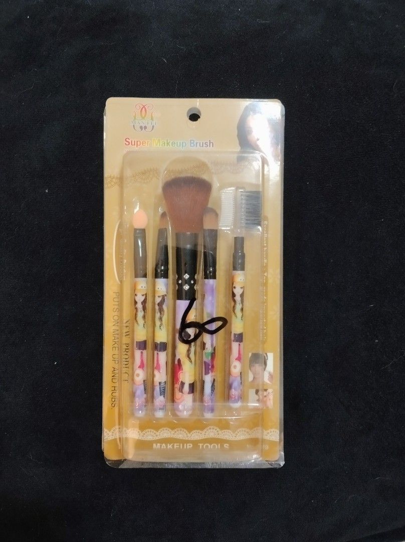 由 v.k._thrifty_store (刊登 ID 1380488371，圖片 1) 提交，位於 高雄市 (Kaohsiung) 的 💧少女娃娃化妝刷具組五入 (類別：化妝品)，說明：。