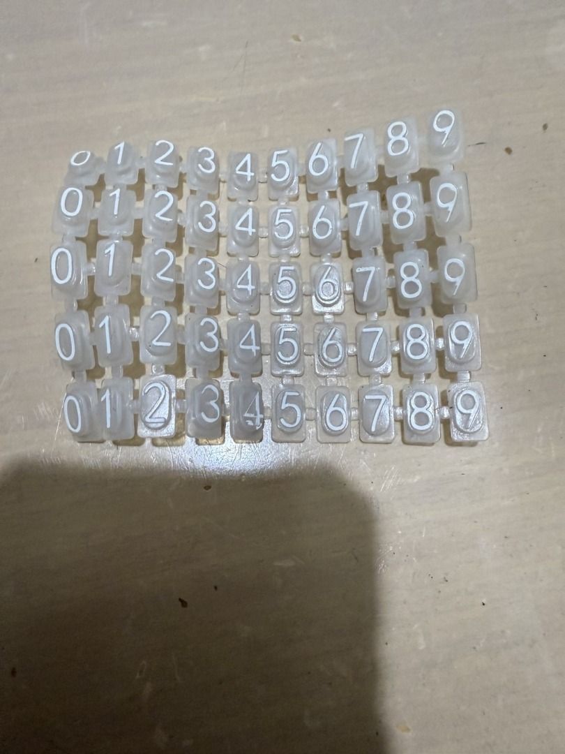 由 hungdjck (刊登 ID 1380413194，圖片 3) 提交，位於 高雄市 (Kaohsiung) 的 全新汽車用手機支架 可夾在儀表板上不滑脫 (類別：固定器及支架)，說明：(1)全新商品售出不退,請考慮清楚再下標。