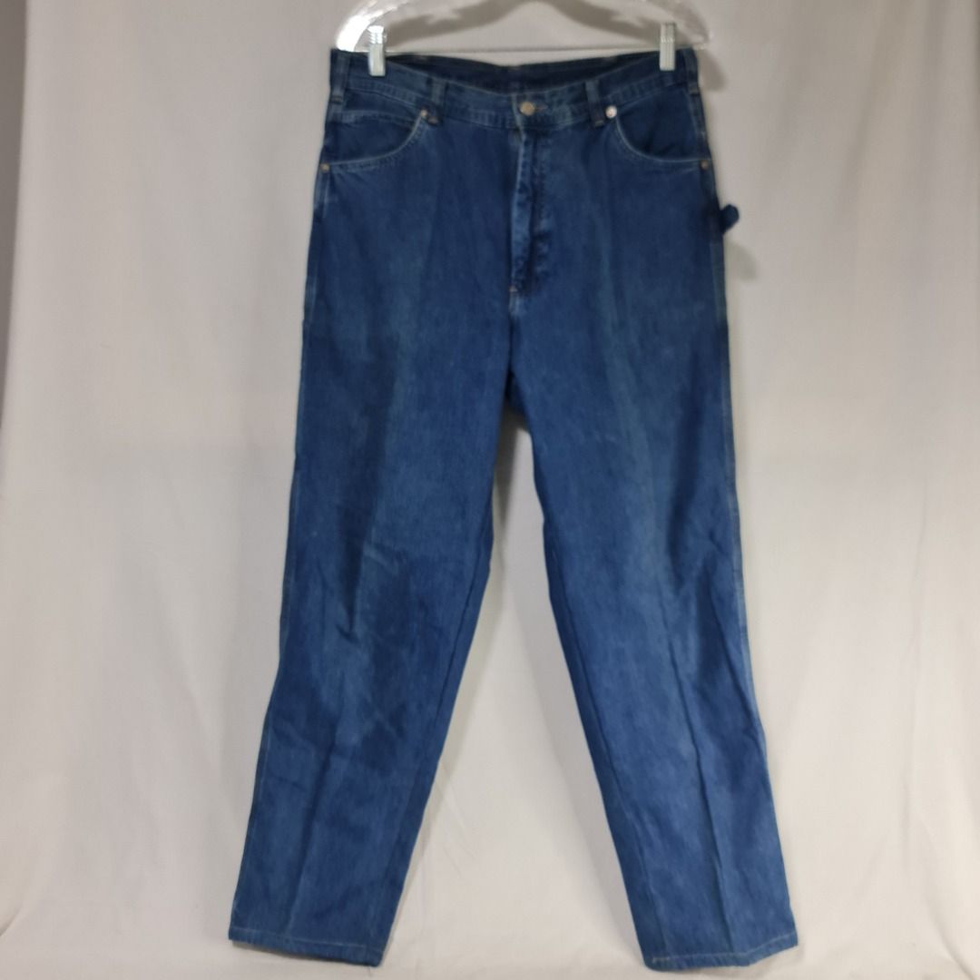 * * Ralph Lauren - Declutter Sale 118 * * (Category: Jeans) located in Quezon City. Submitted by jkr_kenshin (Listing ID 1380392047, Image 1). Description: Pre Loved Authentic Ralph Lauren Item is used. Boxed and stored for a year Size is posted in the picture ______________________________ Jeans / Blue / Vintage Red Inner Made in USA US 32 ______________________________ R E A D C A R E F U L L Y First to pay get the item Pay within 24hrs No rese