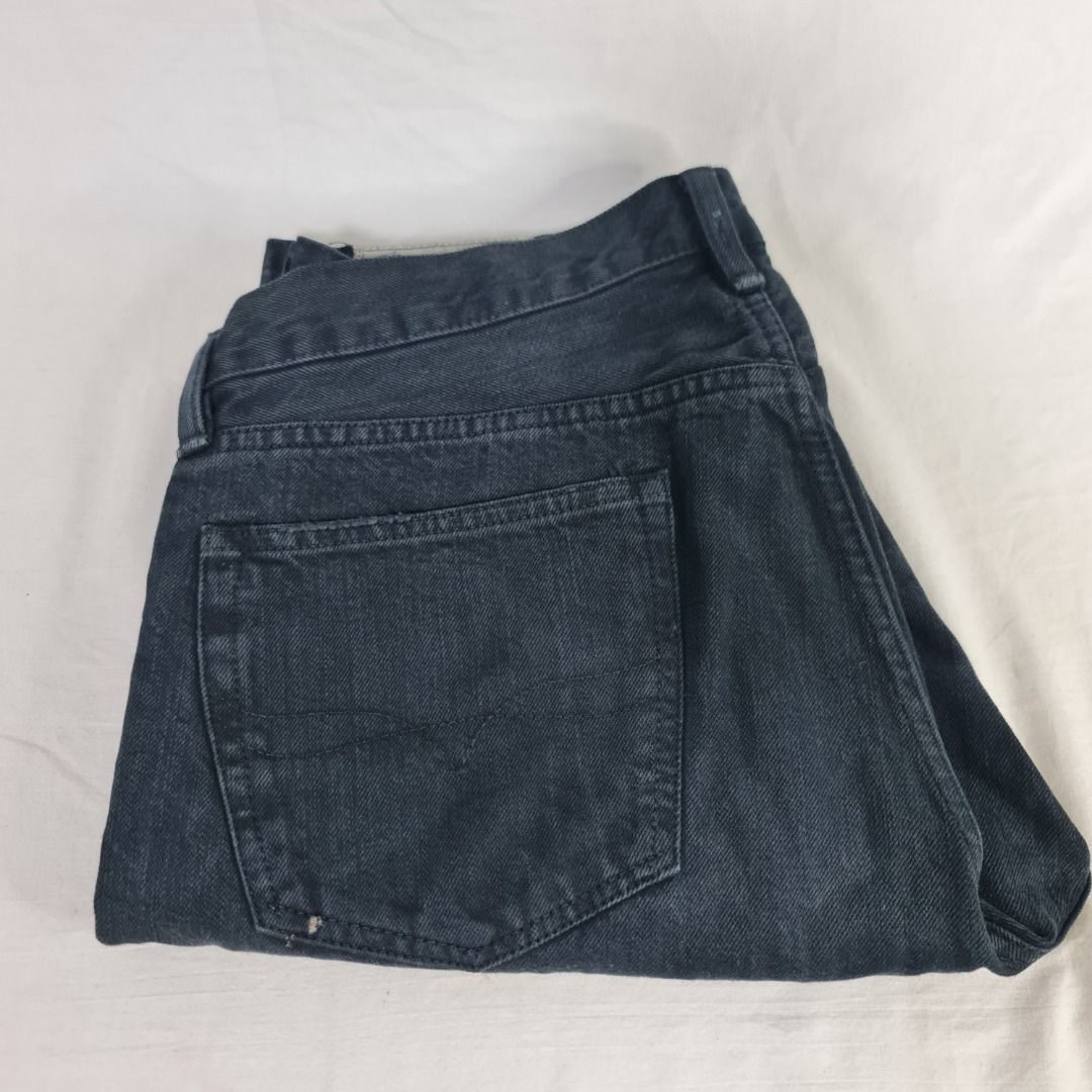 * * Ralph Lauren - Declutter Sale 135 * * (Category: Jeans) located in Quezon City. Submitted by jkr_kenshin (Listing ID 1380404604, Image 3). Description: Pre Loved Authentic Ralph Lauren Item is used. Boxed and stored for a year Size is posted in the picture ______________________________ Jeans / Black / Vintage Made in Mexico US 33 ______________________________ R E A D C A R E F U L L Y First to pay get the item Pay within 24hrs No reservatio