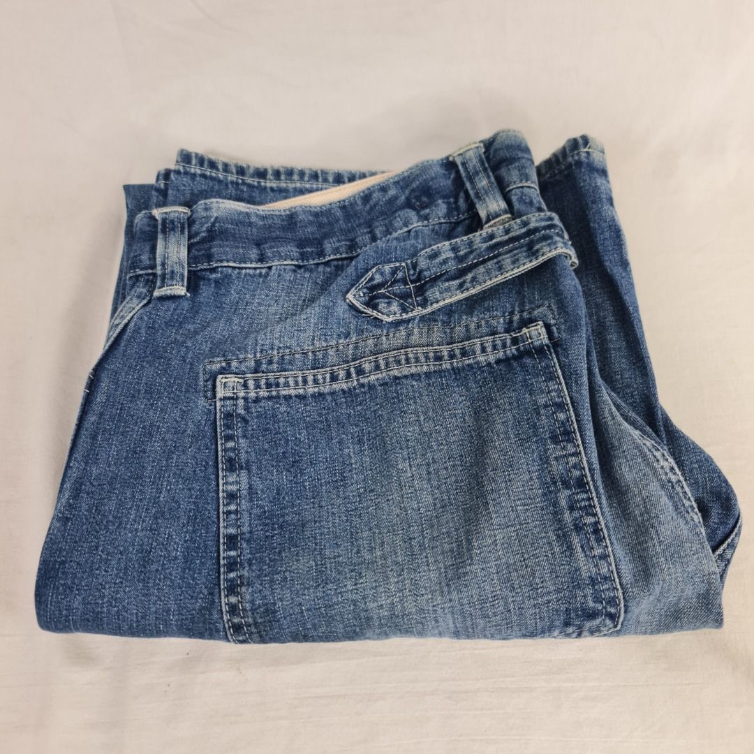 * * Ralph Lauren - Declutter Sale 136 * * (Category: Jeans) located in Quezon City. Submitted by jkr_kenshin (Listing ID 1380405444, Image 3). Description: Pre Loved Authentic Ralph Lauren Item is used. Boxed and stored for a year Size is posted in the picture ______________________________ Jeans / Blue / Vintage Y2008 RL Yacht Club Made in Tunisia US 34 ______________________________ R E A D C A R E F U L L Y First to pay get the item Pay within