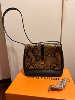 由 r0s3boutique (刊登 ID 1380488480，圖片 1) 提交，位於 的 (類別：)，說明：。