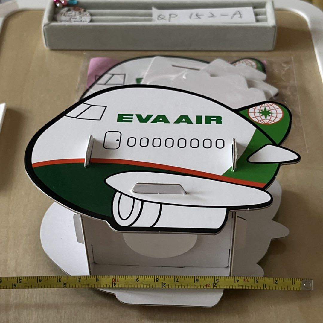 全新只拆封拍照EVA AIR 長榮航空飛機模型存錢筒/單售（庫存2）@qp152-A, 書籍、休閒與玩具, 玩具、公仔、桌遊在旋轉拍賣