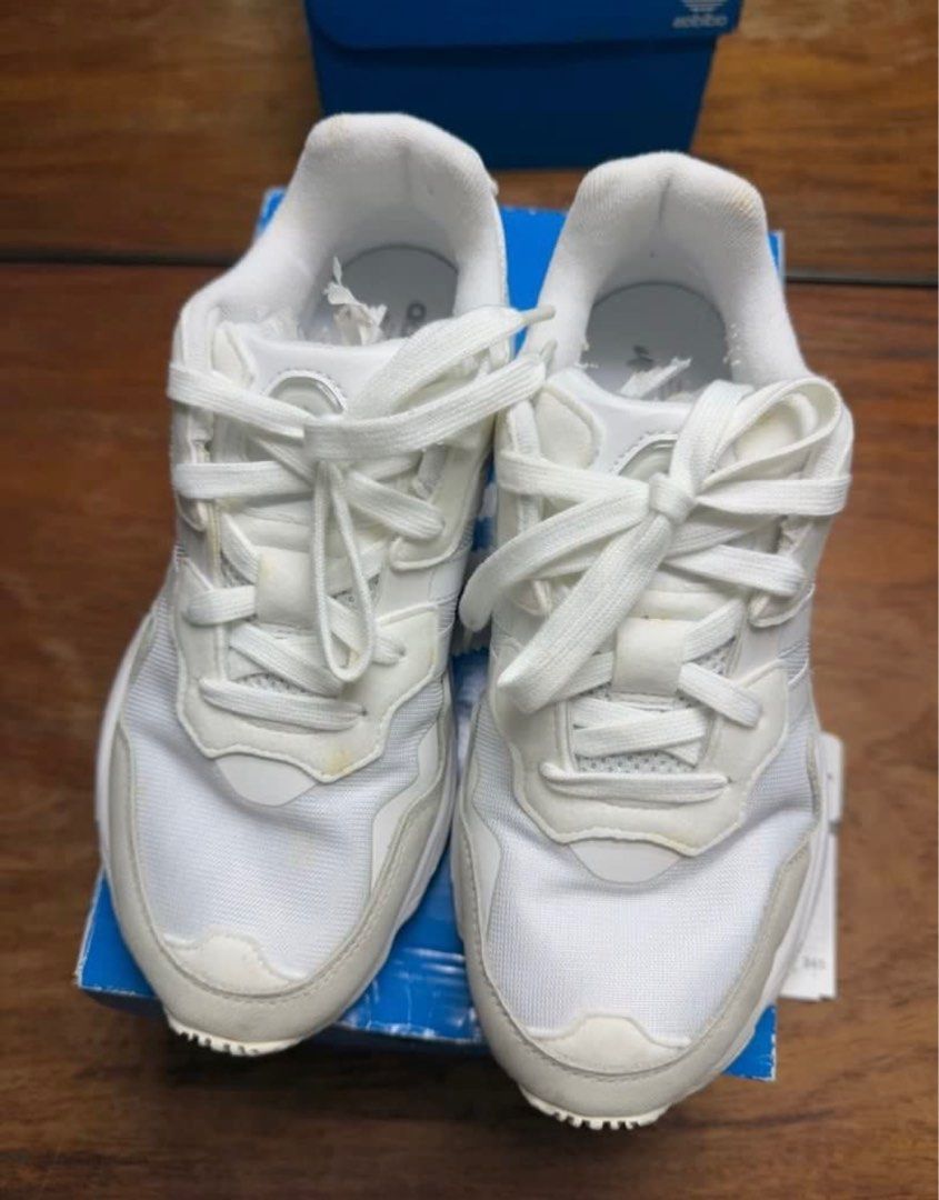 Adidas Yung 96- Unisex (Category: Sneakers) located in Pasig City. Submitted by apolstore (Listing ID 1380375543, Image 2). Description: Used twice Needs cleaning bought in Japan Size US 6 1/2-245cm If for womens, kasya po size 7 to 7 1/2.