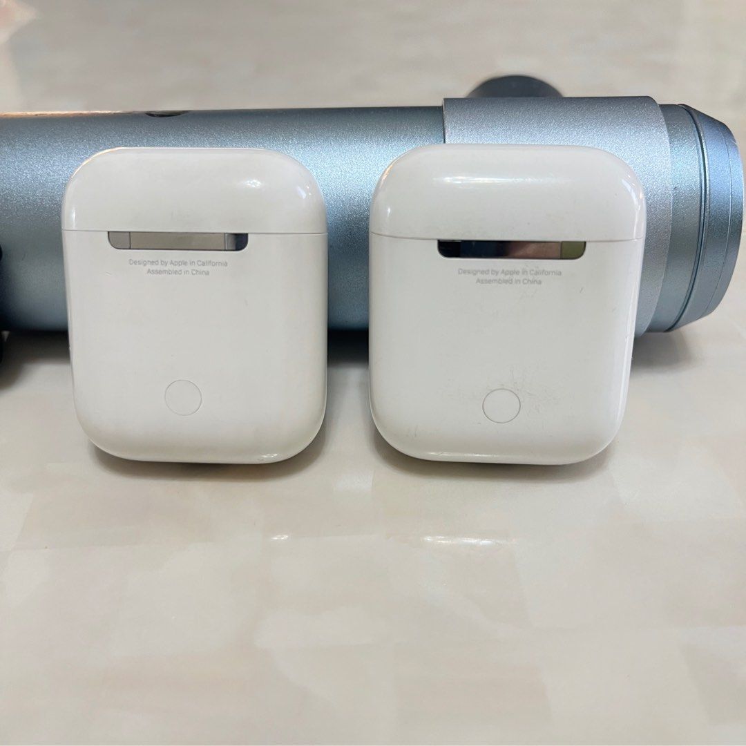 由 mitch_1104 (刊登 ID 1380386889，圖片 2) 提交，位於 彰化縣 (Changhua) 的 Airpods 第一代 充電盒 A1602 （僅充電盒） (類別：耳機)，說明：有兩個，一個300 僅充電盒 charging case only airpods 1、2代的耳機都可以用 有使用痕跡，介意請不要購買 二手商品依現況出售 售出不退換 可超商貨到付款 員林、南屯、彰化可約時間面交 。