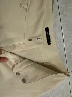 (Category: ) located in . Submitted by Charcat.Closet (Listing ID 1380486316, Image 1). Description: .