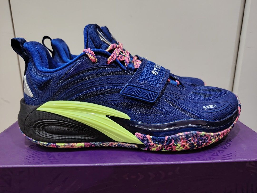 Anta Kai 1 "Da11as/Mavs" Legit! (Category: Sneakers) located in Quezon City. Submitted by answerkicks (Listing ID 1380417437, Image 2). Description: size 9.5 with box used few times in indoor court minor scratches 9+/10 condi *Payment first for shipping transactions.