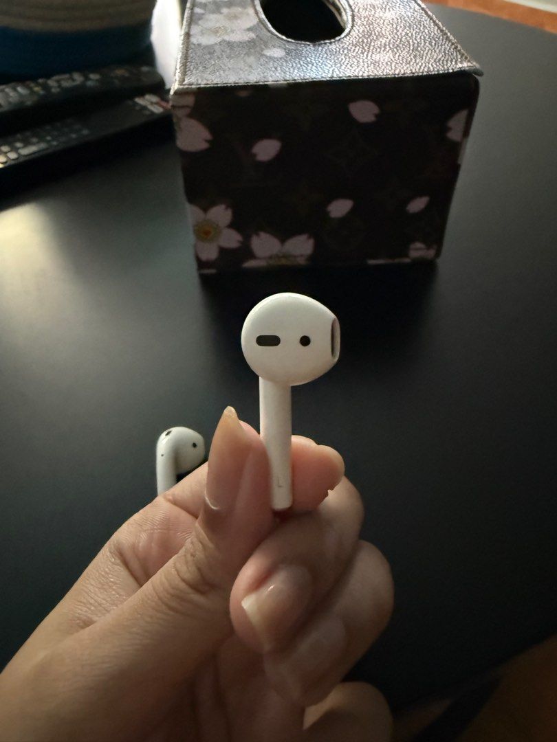 Apple AirPods 2nd Generation63075185644033114