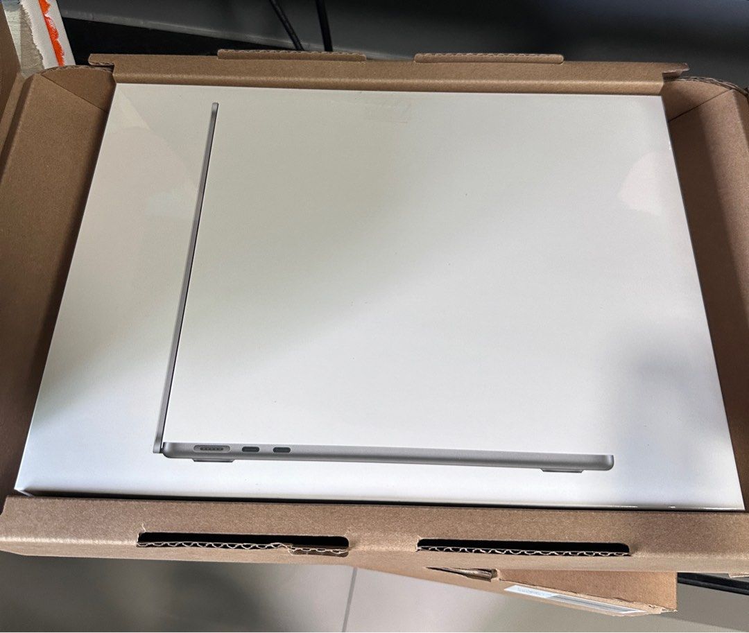 Apple MacBook Air (M2) 13-inch - 8GB/256GB (Category: Laptops & Notebooks) located in Singapore. Submitted by oahihz (Listing ID 1380373958, Image 1). Description: Brand new Apple MacBook Air (M2) with 8GB RAM and 256GB storage. Comes with the original box and accessories. Features a 13-inch display and the powerful Apple M2 chip. Perfect for work or school..
