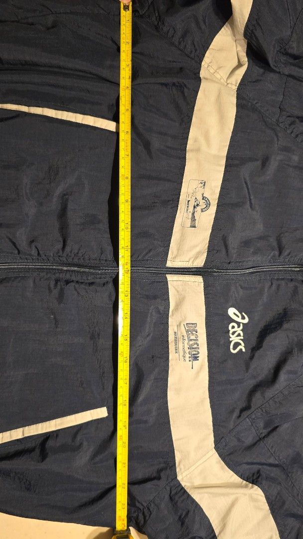 Asics Vintage Vibe Cropped Jacket (Category: Coats, Jackets and Outerwear) located in San Fernando. Submitted by hapinuyir (Listing ID 1380357038, Image 3). Description: Vintage Asics Jacket Very nice and unique piece but barely worn na since corporatw slave already lmao (primarily worn back in college) Very solid backprint and fit Honest issue, see last pic, medyo nahihiwalay na yung tela sa zipper (making it harder to zip up and mas prone ma ri