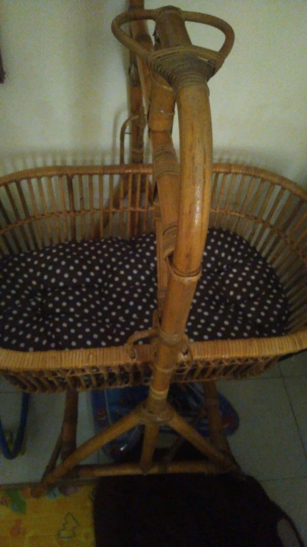 Ayunan (Kategori: Kereta, Kursi Goyang & Gendongan Bayi) berada di Jakarta Pusat. Dikirim oleh geiners99548 (ID iklan 1380410062, Gambar 1). Deskripsi: di jual ayunan kondisi masih kokoh dan kuat..