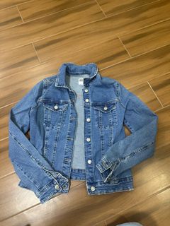 (Category: ) located in . Submitted by jades.closet (Listing ID 1380383222, Image 1). Description: .