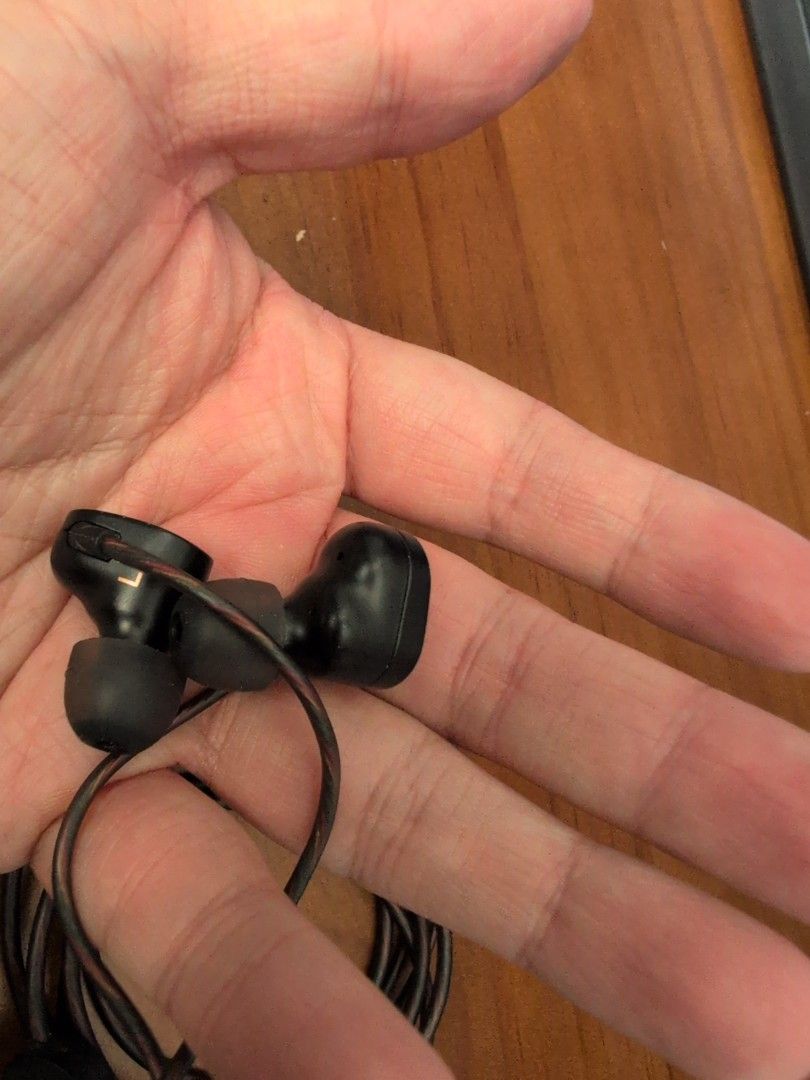 Moondrop Chu IEM for sale (Category: Earphones) located in Singapore. Submitted by crosswind7 (Listing ID 1380345450, Image 2). Description: Moon drop Chu IEM for sale. lightly used and comes with it's original pouch. buyer welcome to test before purchasing.