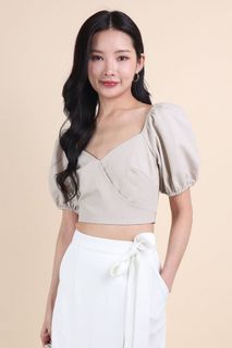 (Category: ) located in . Submitted by beau-tifulcloset (Listing ID 1380332915, Image 1). Description: .