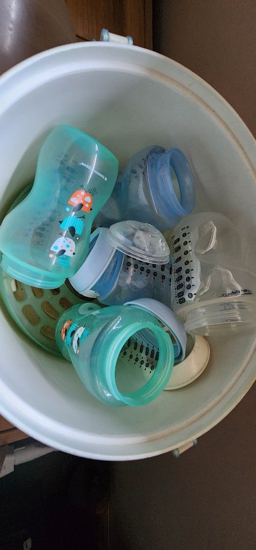 Bottle steam steriliser (Category: Breastfeeding & Bottle Feeding) located in Singapore. Submitted by ana69 (Listing ID 1380299205, Image 1). Description: Ugly but it will never let you down. Just needs a good clean and it's ready for use. I have used other sterilisers, and this was the only that lasted over 5yrs. giving away with free tommee tippee bottles..