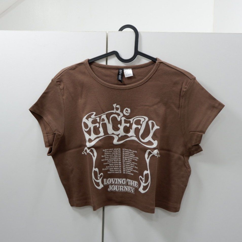 brown h&m graphic cropped crop shirt (Category: Shirts) located in Santa Ana. Submitted by pagbenta (Listing ID 1380342639, Image 1). Description: • size on tag: large.