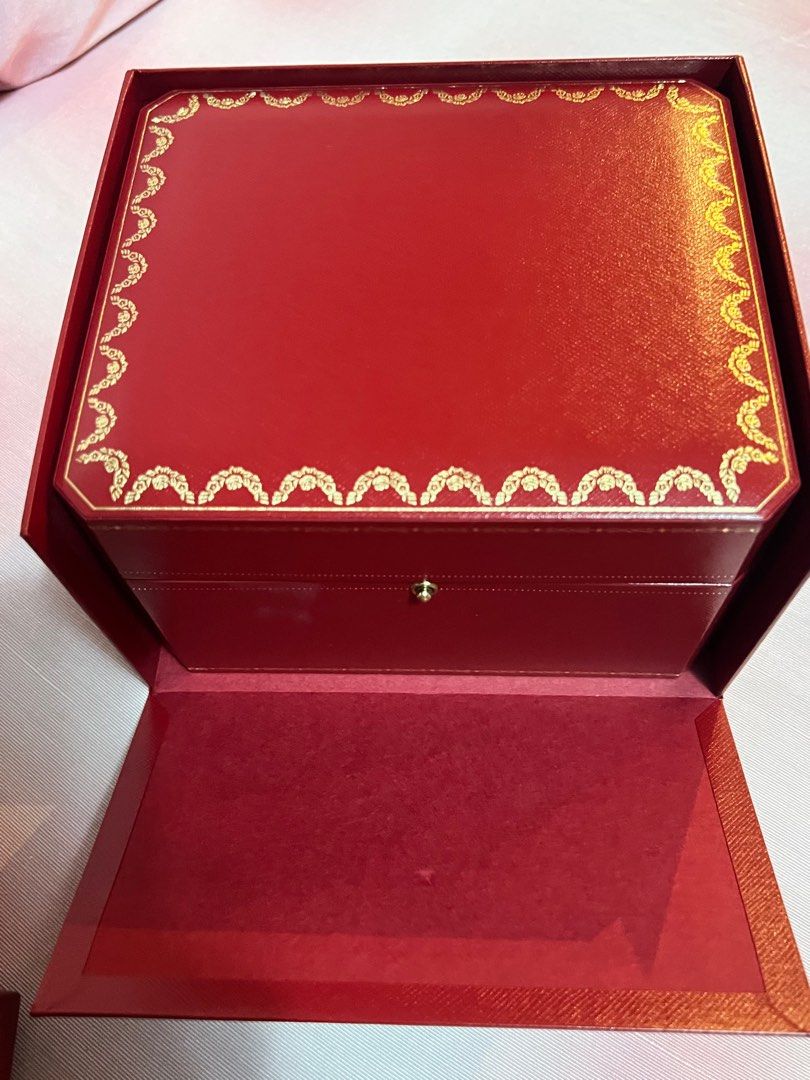 Cartier Santos (Category: Luxury Watches) located in Mandaluyong City. Submitted by treasureeverythingph (Listing ID 1380412280, Image 3). Description: Cartier Santos Large 2025 WSSA0018 Brand new Complete 440k Possible meet up area: Mandaluyong or Makati.