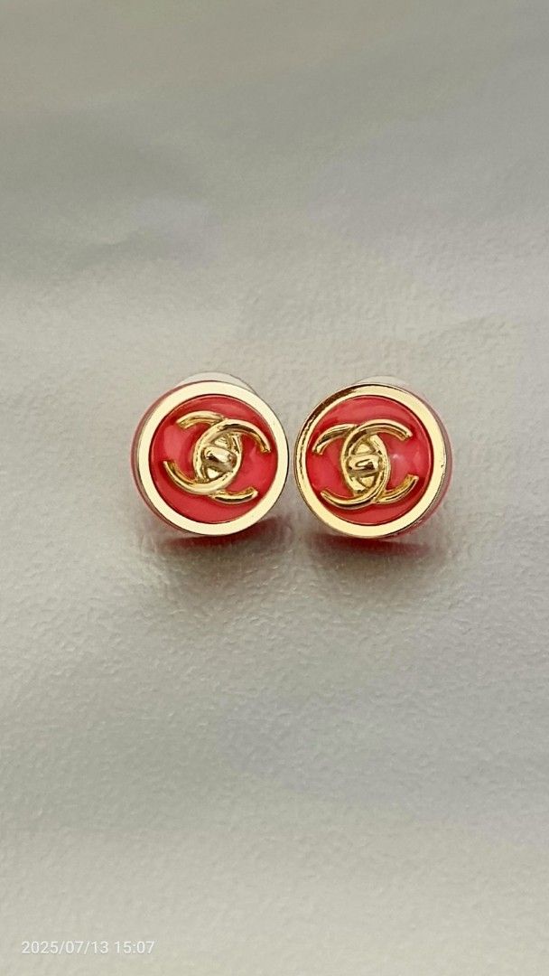 Sale Chanel Earrings (Category: Luxury Accessories) located in Imus. Submitted by LUXunBOX (Listing ID 1380399560, Image 1). Description: .