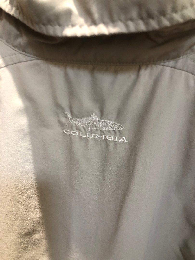 由 mina__18 (刊登 ID 1380480944，圖片 2) 提交，位於 高雄市 (Kaohsiung) 的 Columbia 短袖襯衫 (類別：襯衫)，說明：。