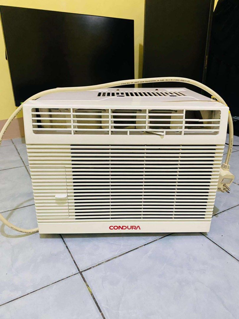 Condura Airconditioner 0.5 hp (Category: Air Conditioning and Heating) located in Quezon City. Submitted by queenofpentacles (Listing ID 1380442257, Image 1). Description: Decluttering Only 1 flaw that can be seen on first photo.