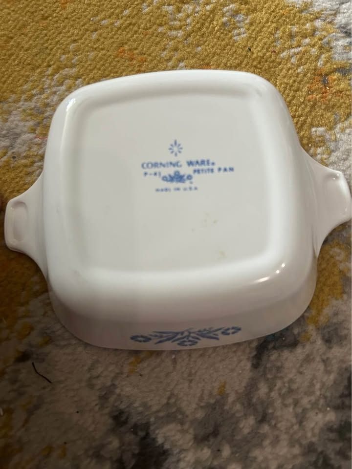 Corningware Blue Cornflower petite pan and Baking dish (Category: Dinnerware & Cutlery) located in Manila. Submitted by kobharmatsusaki (Listing ID 1380317879, Image 3). Description: Selling only as a set! Available on Friday, July 18 Reserve yours now! 50% dp and 50% to be paid on the day of ship out. Message to inquire! .