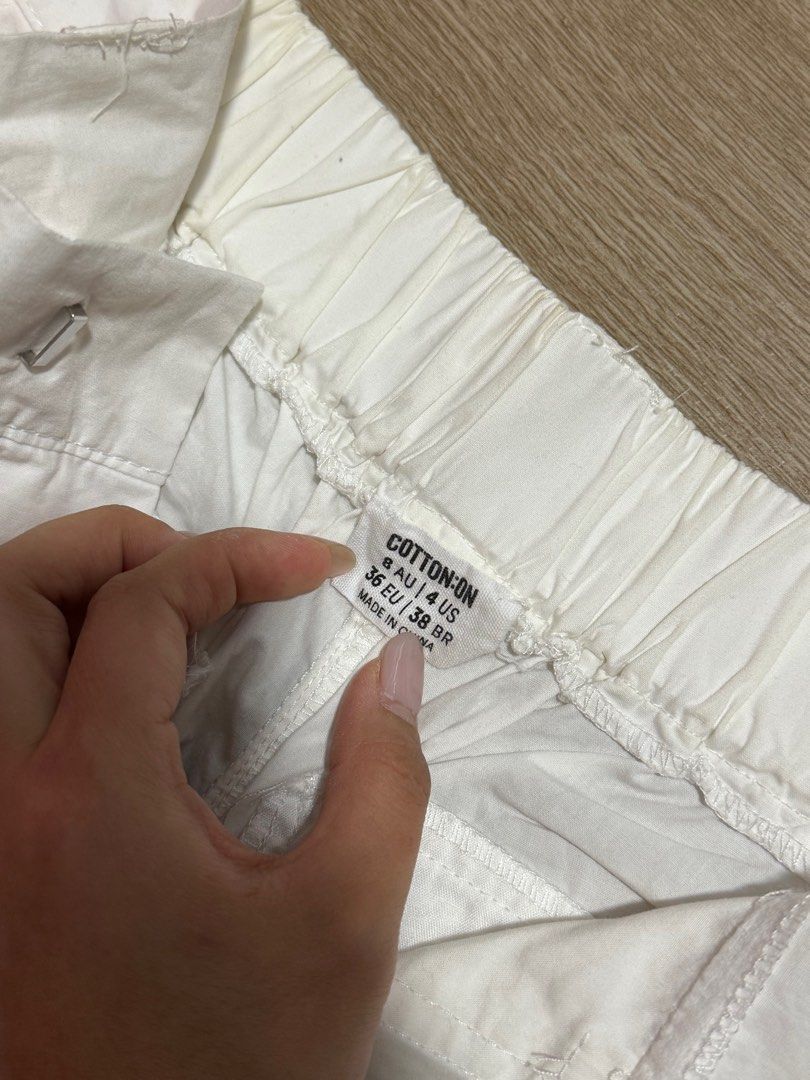 Cotton On White Cargo Pants (Category: Other Bottoms) located in Singapore. Submitted by bingggbonggg (Listing ID 1380357856, Image 2). Description: .