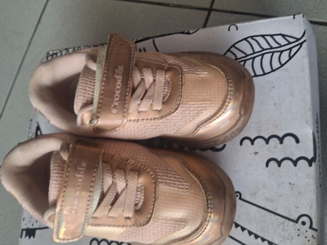 Crocodile Sepatu Anak (Kategori: 1 hingga 3 tahun) berada di Jakarta Pusat. Dikirim oleh ladiesstore.idn (ID iklan 1380381302, Gambar 1). Deskripsi: Sepatu Anak Merk Crocodile ukuran 26 kondisi seperti di foto layak pakai ada lampu.