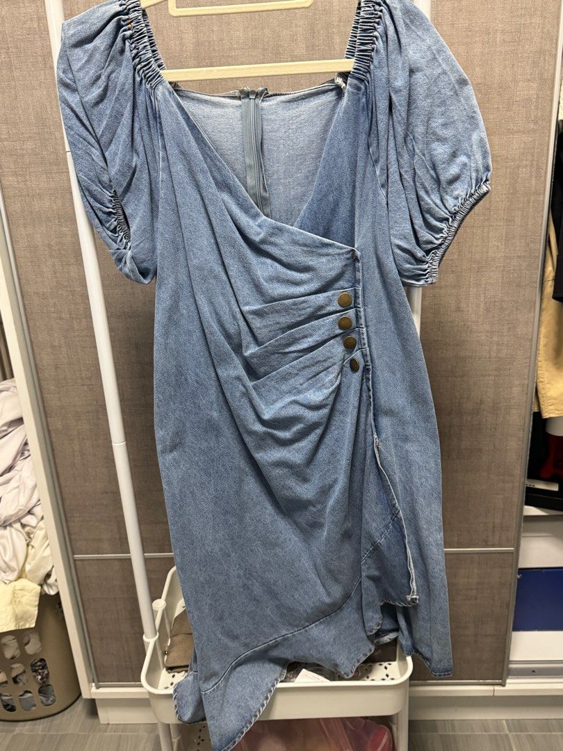 Denim Dress (Category: Dresses) located in Quezon City. Submitted by niniloves (Listing ID 1380296765, Image 1). Description: • Fits M-L frames • Denim • Never worn .
