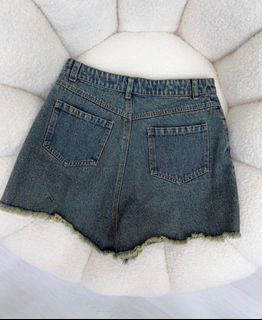 (Category: ) located in . Submitted by gewyl (Listing ID 1380415038, Image 1). Description: .