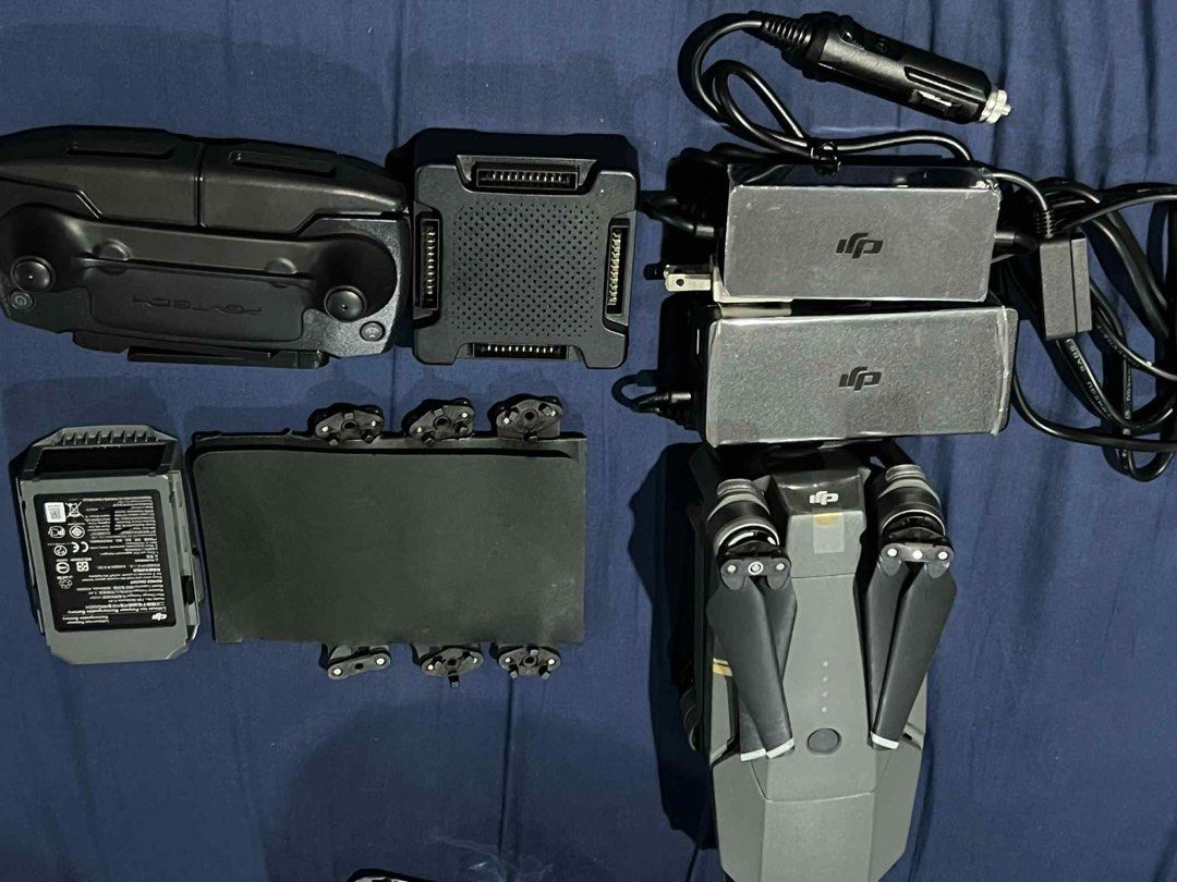 DJI MAVIC PRO I (Category: Drones) located in Manila. Submitted by christiand67170 (Listing ID 1380390264, Image 1). Description: DJI MAVIC PRO Complete accessories 2 Extra batteries 6 Extra propellers 4K video at 30 frames per second, or 1080p footage at 96 frames per second Total flight time 1hr 4mins Total distance 2,620m Total Flights 20 Charging time: 50mins per battery. Flying time: 30mins Honest issue: 5d button 300 lang Camera sensor wala