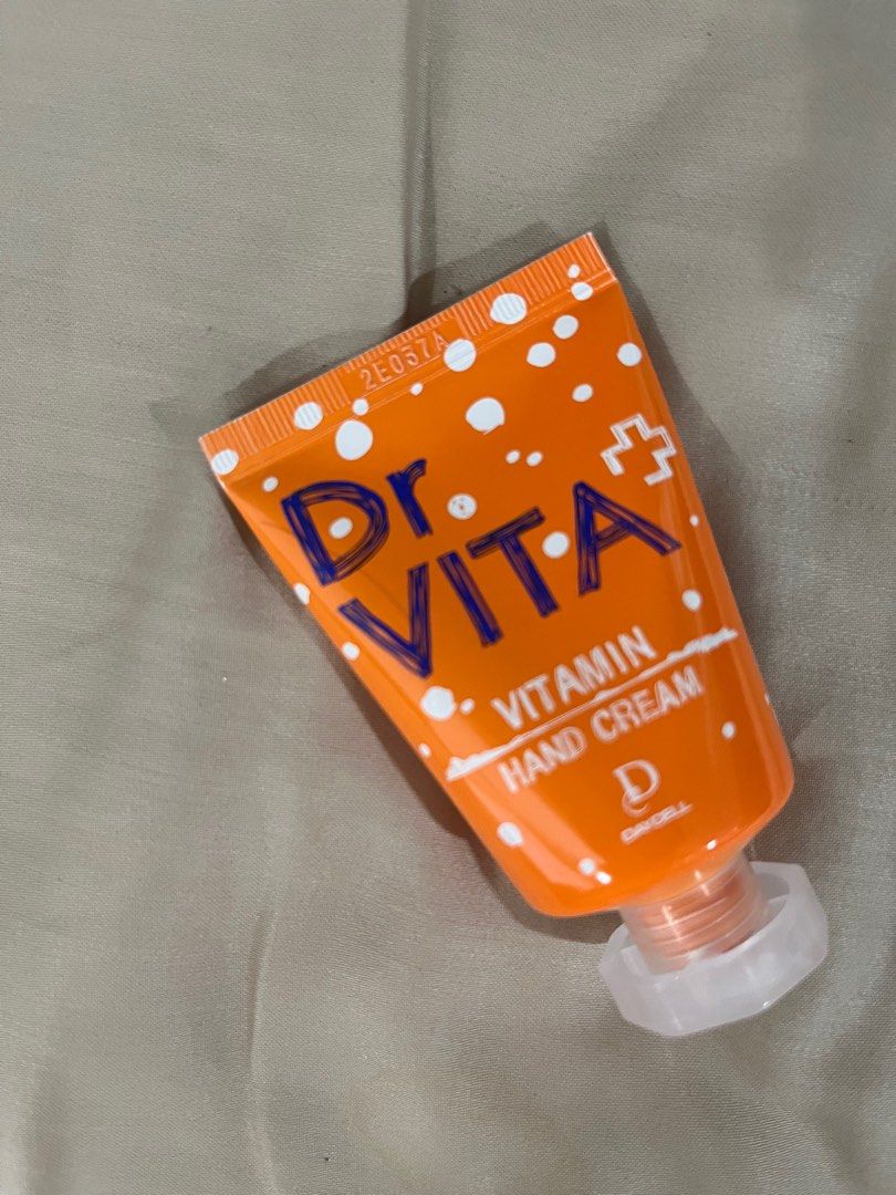 由 sunnymissoreo (刊登 ID 1380479098，圖片 1) 提交，位於 台中市 (Taichung) 的 Dr vita 護手霜 vitamin hand cream 30ml (類別：身體護理)，說明：。