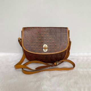 (Category: ) located in . Submitted by posh_avenue888 (Listing ID 1380353966, Image 1). Description: .