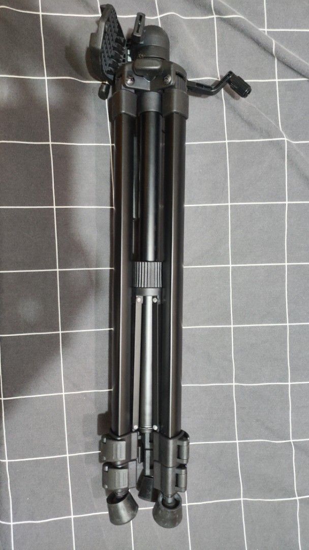 由 longhand (刊登 ID 1380438812，圖片 2) 提交，位於 桃園市 (Taoyuan) 的 二手Fotopro X2 相機腳架 搖桿升降三腳架套組 (類別：腳架)，說明：規格 ・材質:航太鋁合金 ・腳架節數:3節 ・最大承載:3 kg ・最大管徑:24mm ・收合長度:56cm ・最低高度:55cm ・最高高度:157 cm ・重量:1.29 kg 有興趣請私訊。