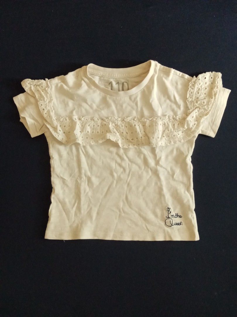 Giordano Baju Anak Katbol Putih (Kategori: 4 hingga 7 tahun) berada di Bandung. Dikirim oleh wardrobe_thrift (ID iklan 1380301373, Gambar 1). Deskripsi: Bukan barang thrift Warna asli di foto ke 2 Size 110 No minus/ no noda, hanya jejak pemakaian..