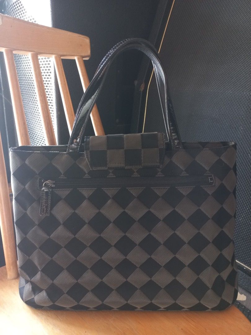 Givenchy Nylon Handbag (Category: Luxury Bags & Wallets) located in Plaridel. Submitted by collectors_blocc (Listing ID 1380364970, Image 3). Description: .