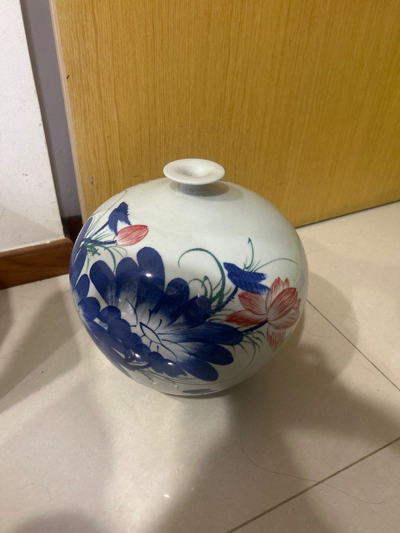 Hand-painted Ceramic Vase65074865105410111