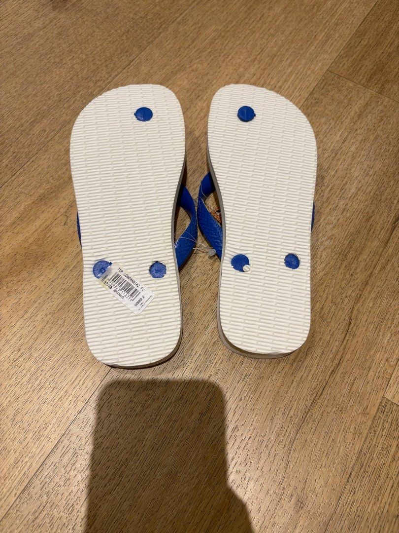 Havaianas Flip-Flops - Brand New (Category: Flipflops and Slides) located in Singapore. Submitted by baobaojj (Listing ID 1380435842, Image 3). Description: Brand new Havaianas flip-flops. Features a coral pink base with blue straps. Comes with original tags attached. Perfect for the beach or casual wear. Size is indicated on the tag. Size 37/38.