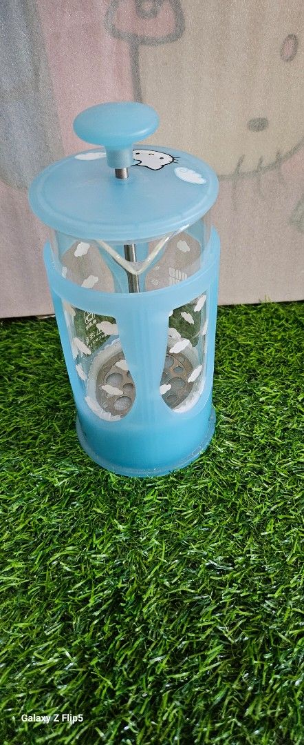 Hello kitty blue angel tea coffee pot (Category: Coffee & Tea Tableware) located in Umingan. Submitted by liezelsona48963 (Listing ID 1380344528, Image 3). Description: vintage hello kitty sanrio like new 6 inches french press coffee maker mop gcash.
