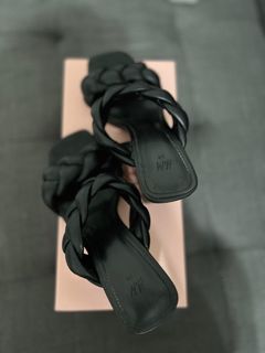 (Category: ) located in . Submitted by finallydecluttering__ (Listing ID 1380356009, Image 1). Description: .