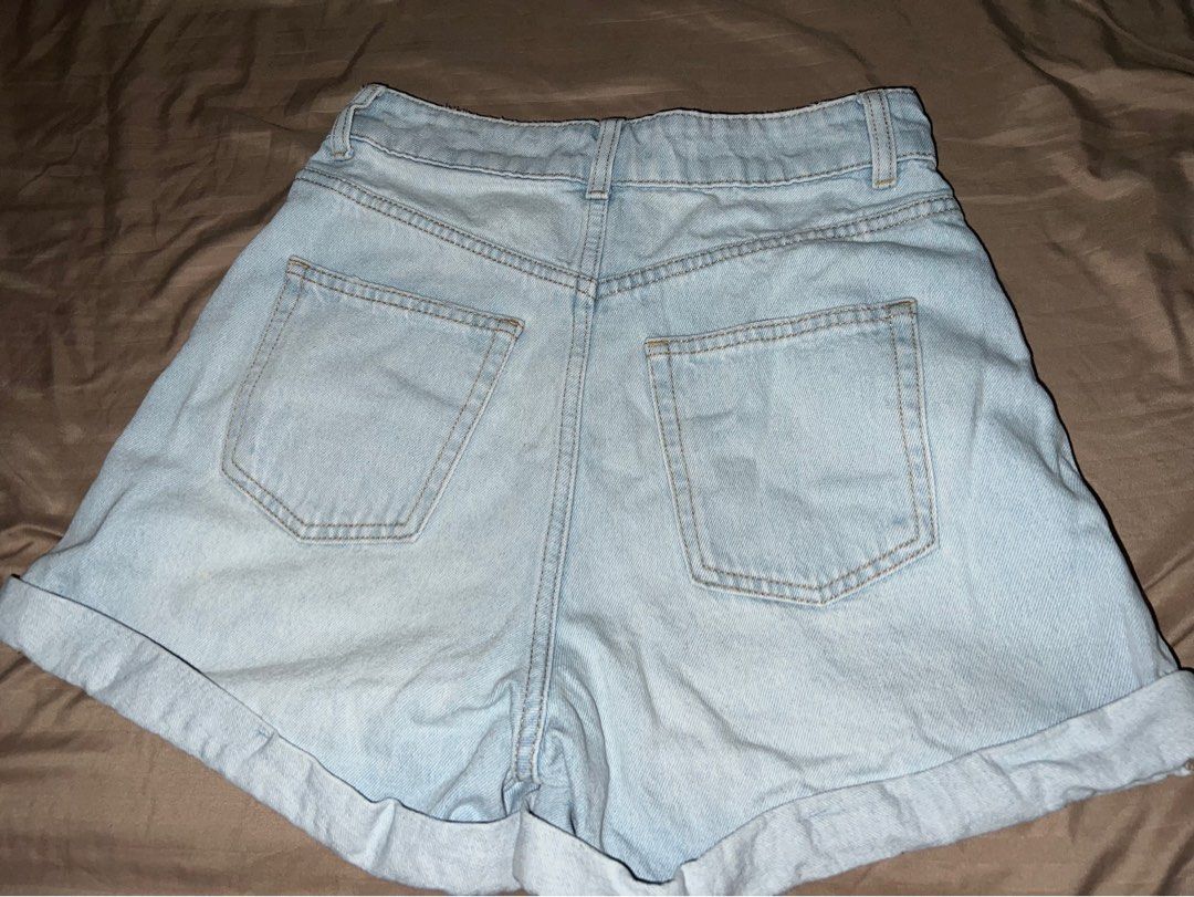 H&M Light Denim High Waisted Shorts (Category: Shorts) located in Manila. Submitted by declutter365days (Listing ID 1380325846, Image 2). Description: Uniqlo Highwaisted Denim Shorts No damage Rfs: Doesn’t fit me anymore.