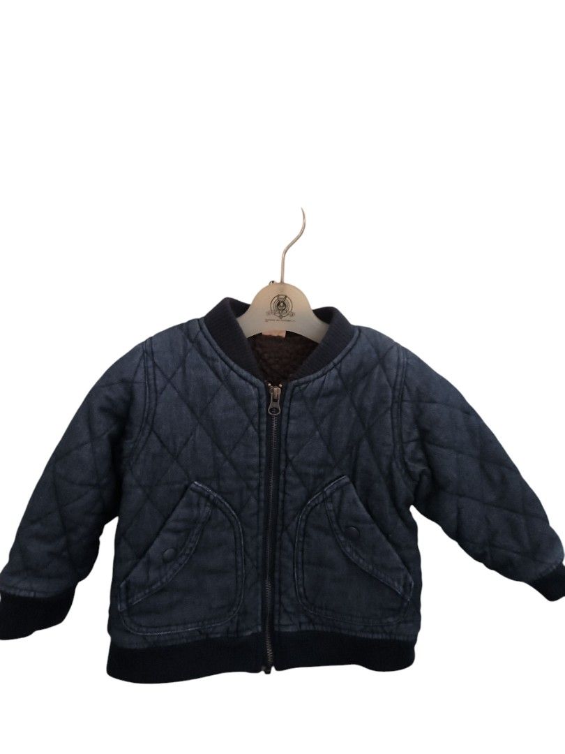 Jaket Jeans Tebal Anak PETIT MAIN Preloved Size 90 kecil (Kategori: 1 hingga 3 tahun) berada di Bogor. Dikirim oleh as3.sh0p (ID iklan 1380357819, Gambar 1). Deskripsi: jaket Tebal jeans dalaman nya sherpa size 90 kecil (1-2 tahun ) lebar dada 30cm lingkar dada 60cm panjang 33cm.